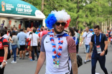  Moskova, Rusya - 26 Haziran 2018: Fransa ve Danimarka Luzhniki Stadı nda arasında Dünya Kupası C grubu oyun sırasında kutluyor Fransızca ve Danimarka hayranları