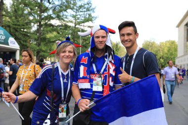  Moskova, Rusya - 26 Haziran 2018: Fransa ve Danimarka Luzhniki Stadı nda arasında Dünya Kupası C grubu oyun sırasında kutluyor Fransızca ve Danimarka hayranları