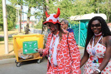  Moskova, Rusya - 26 Haziran 2018: Fransa ve Danimarka Luzhniki Stadı nda arasında Dünya Kupası C grubu oyun sırasında kutluyor Fransızca ve Danimarka hayranları