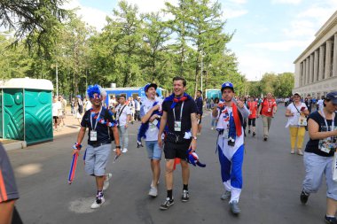  Moskova, Rusya - 26 Haziran 2018: Fransa ve Danimarka Luzhniki Stadı nda arasında Dünya Kupası C grubu oyun sırasında kutluyor Fransızca ve Danimarka hayranları