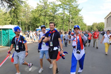  Moskova, Rusya - 26 Haziran 2018: Fransa ve Danimarka Luzhniki Stadı nda arasında Dünya Kupası C grubu oyun sırasında kutluyor Fransızca ve Danimarka hayranları