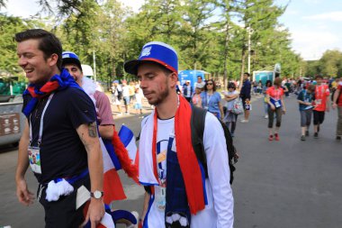  Moskova, Rusya - 26 Haziran 2018: Fransa ve Danimarka Luzhniki Stadı nda arasında Dünya Kupası C grubu oyun sırasında kutluyor Fransızca ve Danimarka hayranları
