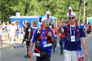  Moskova, Rusya - 26 Haziran 2018: Fransa ve Danimarka Luzhniki Stadı nda arasında Dünya Kupası C grubu oyun sırasında kutluyor Fransızca ve Danimarka hayranları