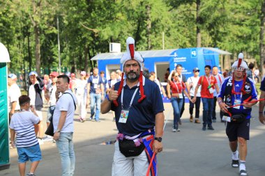  Moskova, Rusya - 26 Haziran 2018: Fransa ve Danimarka Luzhniki Stadı nda arasında Dünya Kupası C grubu oyun sırasında kutluyor Fransızca ve Danimarka hayranları