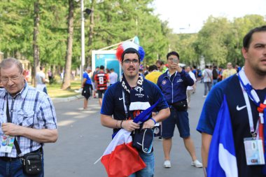  Moskova, Rusya - 26 Haziran 2018: Fransa ve Danimarka Luzhniki Stadı nda arasında Dünya Kupası C grubu oyun sırasında kutluyor Fransızca ve Danimarka hayranları