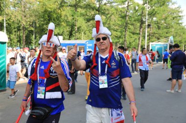  Moskova, Rusya - 26 Haziran 2018: Fransa ve Danimarka Luzhniki Stadı nda arasında Dünya Kupası C grubu oyun sırasında kutluyor Fransızca ve Danimarka hayranları