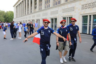  Moskova, Rusya - 26 Haziran 2018: Fransa ve Danimarka Luzhniki Stadı nda arasında Dünya Kupası C grubu oyun sırasında kutluyor Fransızca ve Danimarka hayranları