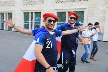  Moskova, Rusya - 26 Haziran 2018: Fransa ve Danimarka Luzhniki Stadı nda arasında Dünya Kupası C grubu oyun sırasında kutluyor Fransızca ve Danimarka hayranları