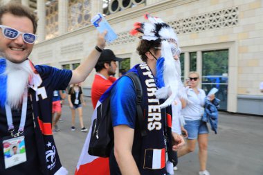  Moskova, Rusya - 26 Haziran 2018: Fransa ve Danimarka Luzhniki Stadı nda arasında Dünya Kupası C grubu oyun sırasında kutluyor Fransızca ve Danimarka hayranları