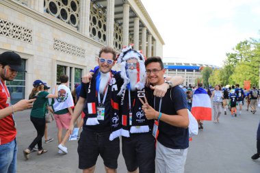  Moskova, Rusya - 26 Haziran 2018: Fransa ve Danimarka Luzhniki Stadı nda arasında Dünya Kupası C grubu oyun sırasında kutluyor Fransızca ve Danimarka hayranları