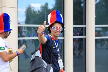  Moskova, Rusya - 26 Haziran 2018: Fransa ve Danimarka Luzhniki Stadı nda arasında Dünya Kupası C grubu oyun sırasında kutluyor Fransızca ve Danimarka hayranları