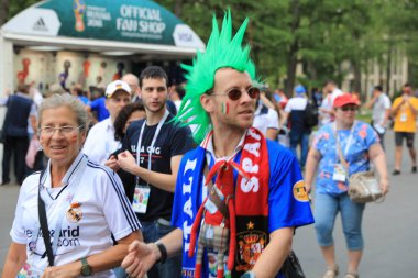  Moskova, Rusya - 26 Haziran 2018: Fransa ve Danimarka Luzhniki Stadı nda arasında Dünya Kupası C grubu oyun sırasında kutluyor Fransızca ve Danimarka hayranları