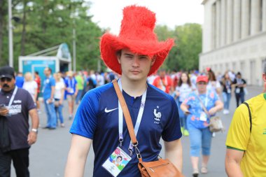  Moskova, Rusya - 26 Haziran 2018: Fransa ve Danimarka Luzhniki Stadı nda arasında Dünya Kupası C grubu oyun sırasında kutluyor Fransızca ve Danimarka hayranları