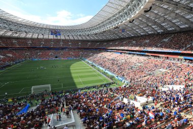  Moskova, Rusya - 26 Haziran 2018: Fransa ve Danimarka Luzhniki Stadı nda arasında Dünya Kupası C grubu oyun sırasında kutluyor Fransızca ve Danimarka hayranları