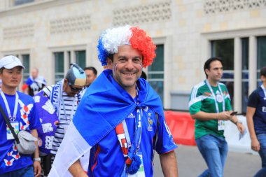 Moskova, Rusya - 26 Haziran 2018: Fransa ve Danimarka Luzhniki Stadı nda arasında Dünya Kupası C grubu oyun sırasında kutluyor Fransızca ve Danimarka hayranları 