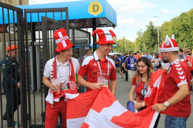  Moskova, Rusya - 26 Haziran 2018: Fransa ve Danimarka Luzhniki Stadı nda arasında Dünya Kupası C grubu oyun sırasında kutluyor Fransızca ve Danimarka hayranları