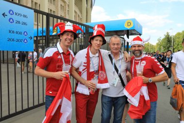  Moskova, Rusya - 26 Haziran 2018: Fransa ve Danimarka Luzhniki Stadı nda arasında Dünya Kupası C grubu oyun sırasında kutluyor Danimarka hayranları