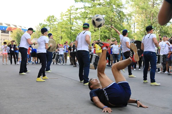 MOSCOW, RUSSIA - June 26, 2018: Show for  fans before the World Cup Group C game between France and Denmark at Luzhniki Stadium — Stock Photo, Image