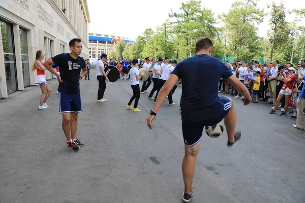 MOSCOW, RUSSIA - June 26, 2018: Show for  fans before the World Cup Group C game between France and Denmark at Luzhniki Stadium — Stock Photo, Image