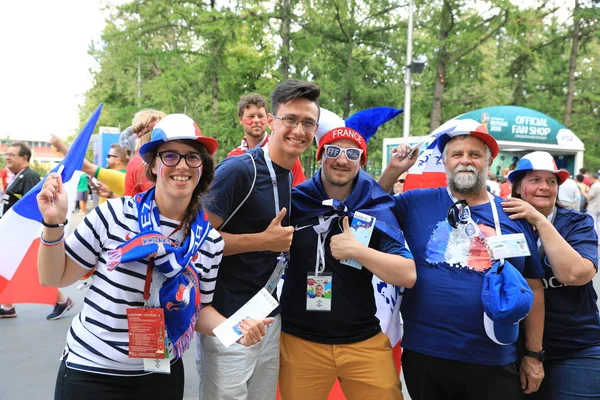  Moskova, Rusya - 26 Haziran 2018: Fransa ve Danimarka Luzhniki Stadı nda arasında Dünya Kupası C grubu oyun sırasında kutluyor Fransızca ve Danimarka hayranları