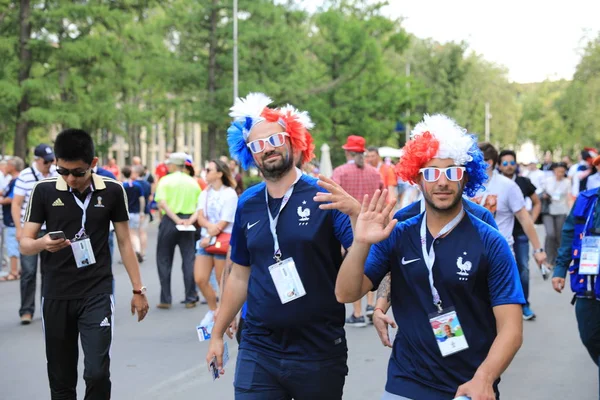  Moskova, Rusya - 26 Haziran 2018: Fransa ve Danimarka Luzhniki Stadı nda arasında Dünya Kupası C grubu oyun sırasında kutluyor Fransızca ve Danimarka hayranları