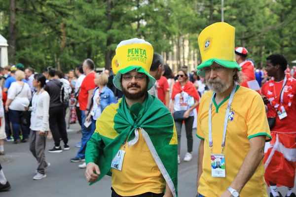 Moskova, Rusya - 26 Haziran 2018: Fransa ve Danimarka Luzhniki Stadı nda arasında Dünya Kupası C grubu oyun sırasında kutluyor Brezilyalı hayranları