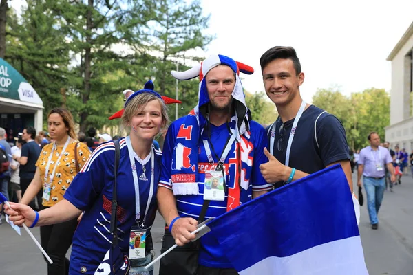  Moskova, Rusya - 26 Haziran 2018: Fransa ve Danimarka Luzhniki Stadı nda arasında Dünya Kupası C grubu oyun sırasında kutluyor Fransızca ve Danimarka hayranları