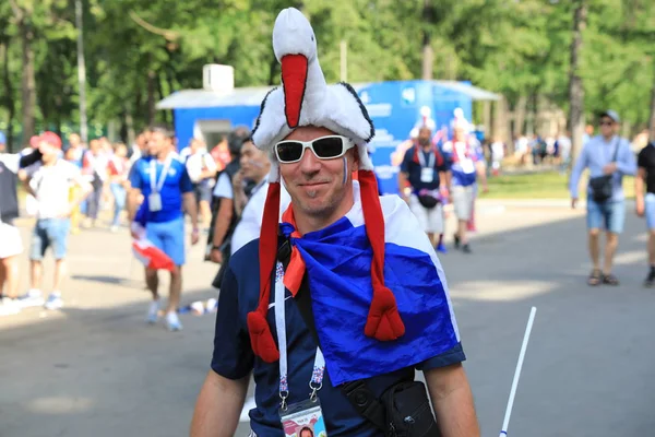  Moskova, Rusya - 26 Haziran 2018: Fransa ve Danimarka Luzhniki Stadı nda arasında Dünya Kupası C grubu oyun sırasında kutluyor Fransızca ve Danimarka hayranları