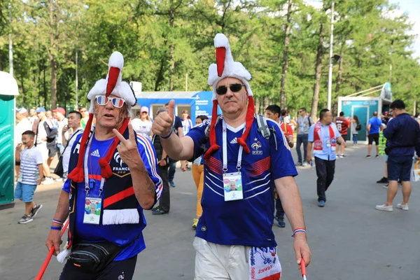  Moskova, Rusya - 26 Haziran 2018: Fransa ve Danimarka Luzhniki Stadı nda arasında Dünya Kupası C grubu oyun sırasında kutluyor Fransızca ve Danimarka hayranları