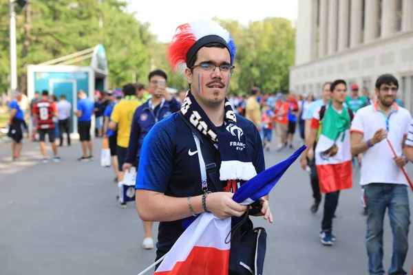  Moskova, Rusya - 26 Haziran 2018: Fransa ve Danimarka Luzhniki Stadı nda arasında Dünya Kupası C grubu oyun sırasında kutluyor Fransızca ve Danimarka hayranları