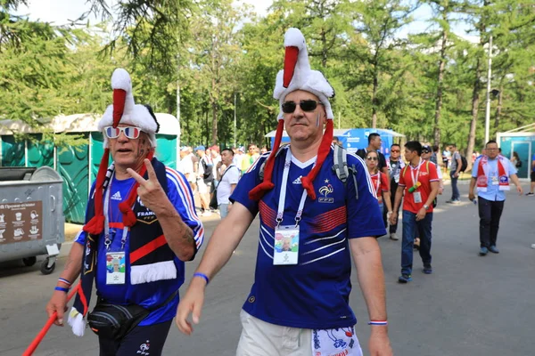  Moskova, Rusya - 26 Haziran 2018: Fransa ve Danimarka Luzhniki Stadı nda arasında Dünya Kupası C grubu oyun sırasında kutluyor Fransızca ve Danimarka hayranları