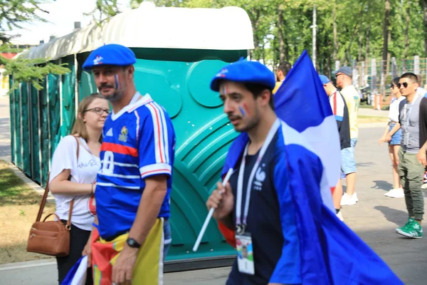  Moskova, Rusya - 26 Haziran 2018: Fransa ve Danimarka Luzhniki Stadı nda arasında Dünya Kupası C grubu oyun sırasında kutluyor Fransızca ve Danimarka hayranları