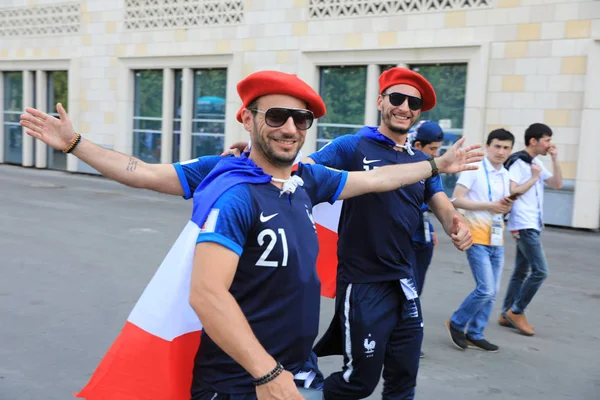  Moskova, Rusya - 26 Haziran 2018: Fransa ve Danimarka Luzhniki Stadı nda arasında Dünya Kupası C grubu oyun sırasında kutluyor Fransızca ve Danimarka hayranları