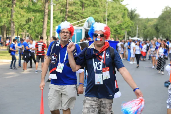  Moskova, Rusya - 26 Haziran 2018: Fransa ve Danimarka Luzhniki Stadı nda arasında Dünya Kupası C grubu oyun sırasında kutluyor Fransızca ve Danimarka hayranları