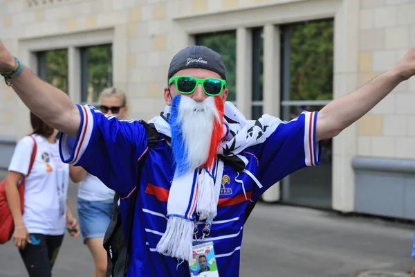  Moskova, Rusya - 26 Haziran 2018: Fransa ve Danimarka Luzhniki Stadı nda arasında Dünya Kupası C grubu oyun sırasında kutluyor Fransızca ve Danimarka hayranları