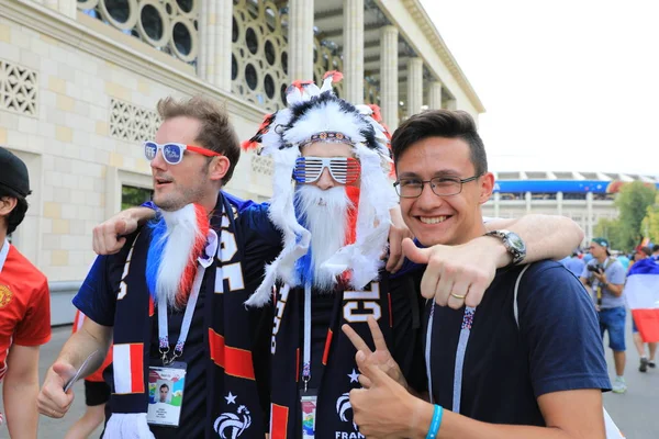  Moskova, Rusya - 26 Haziran 2018: Fransa ve Danimarka Luzhniki Stadı nda arasında Dünya Kupası C grubu oyun sırasında kutluyor Fransızca ve Danimarka hayranları