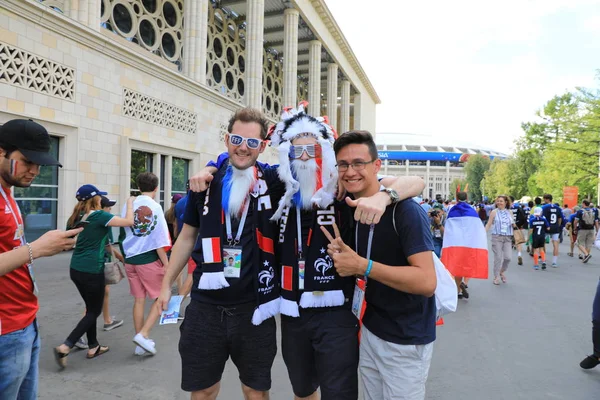  Moskova, Rusya - 26 Haziran 2018: Fransa ve Danimarka Luzhniki Stadı nda arasında Dünya Kupası C grubu oyun sırasında kutluyor Fransızca ve Danimarka hayranları