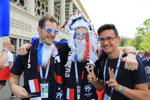  Moskova, Rusya - 26 Haziran 2018: Fransa ve Danimarka Luzhniki Stadı nda arasında Dünya Kupası C grubu oyun sırasında kutluyor Fransızca ve Danimarka hayranları