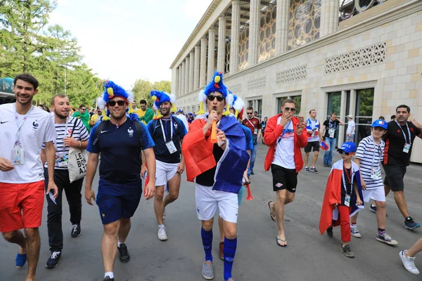  Moskova, Rusya - 26 Haziran 2018: Fransa ve Danimarka Luzhniki Stadı nda arasında Dünya Kupası C grubu oyun sırasında kutluyor Fransızca ve Danimarka hayranları