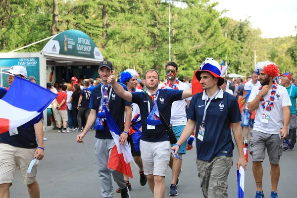  Moskova, Rusya - 26 Haziran 2018: Fransa ve Danimarka Luzhniki Stadı nda arasında Dünya Kupası C grubu oyun sırasında kutluyor Fransızca ve Danimarka hayranları