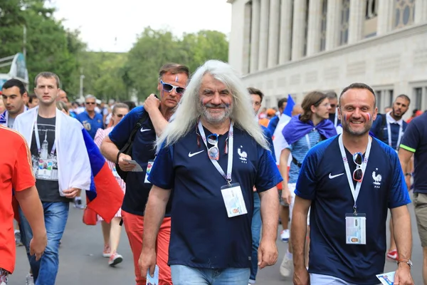  Moskova, Rusya - 26 Haziran 2018: Fransa ve Danimarka Luzhniki Stadı nda arasında Dünya Kupası C grubu oyun sırasında kutluyor Fransızca ve Danimarka hayranları