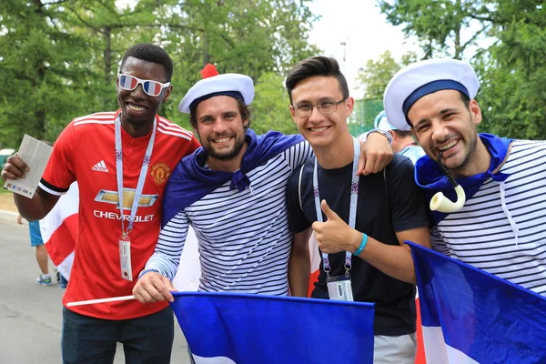  Moskova, Rusya - 26 Haziran 2018: Fransa ve Danimarka Luzhniki Stadı nda arasında Dünya Kupası C grubu oyun sırasında kutluyor Fransızca ve Danimarka hayranları