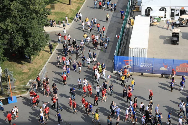 莫斯科 俄罗斯 2018年6月26日 法国和丹麦球迷庆祝在世界杯 组比赛期间法国和丹麦在卢日尼基体育场 — 图库照片