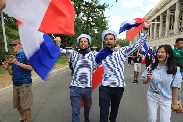 MOSCOW, RUSSIA - June 26, 2018: French and Denmark fans celebrating during the World Cup Group C game between France and Denmark at Luzhniki Stadium — Stock Photo, Image