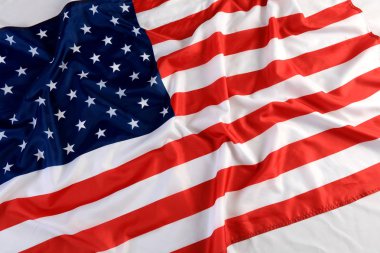 Amerikan bayrağına yaklaş.