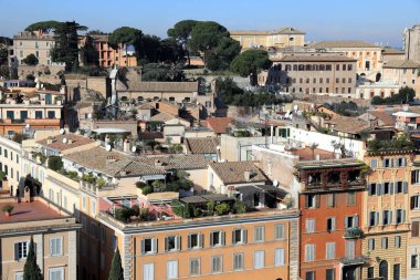 Klasik Roma - eski çatı binaları ve sokak manzarası