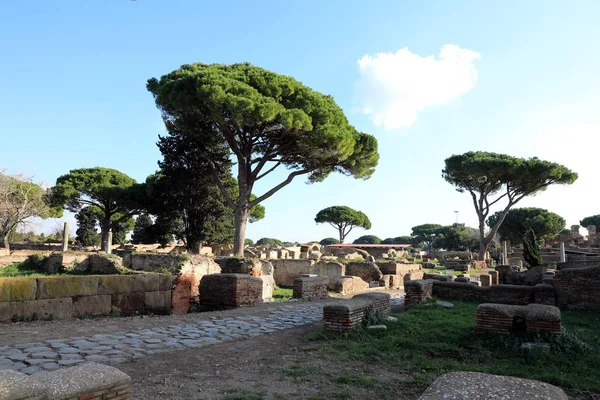 Restos de la antigua ciudad de Ostia construida tanto en el mar como en el Tibe —  Fotos de Stock