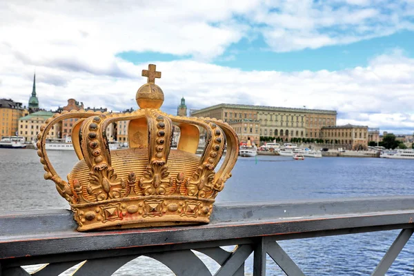 Golden crown on Skeppsholm bridge ,Stockholm , Sweden — Stock Photo, Image