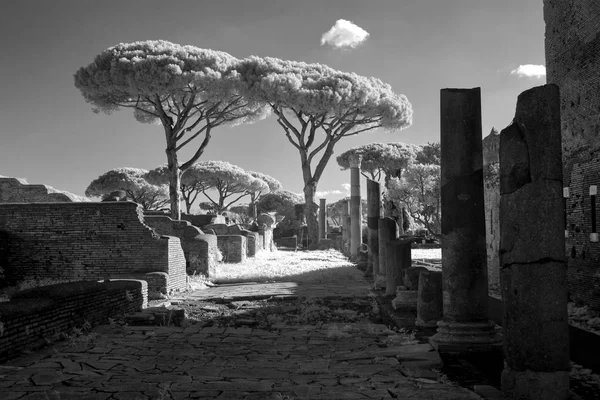 Remains of Ancient Ostia town built on both the sea and the Tibe — Stock Photo, Image