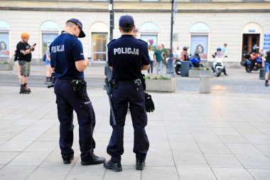 Varşova - Haziran 13: Varşova polis Varşova sokak kontrol 